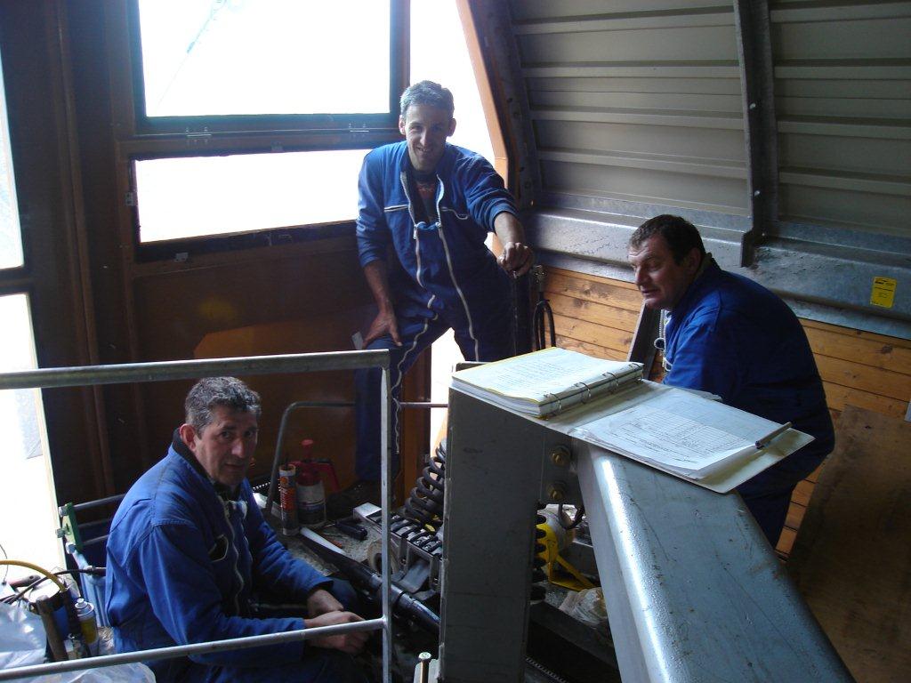 equipe de maintenance de la station de Piau