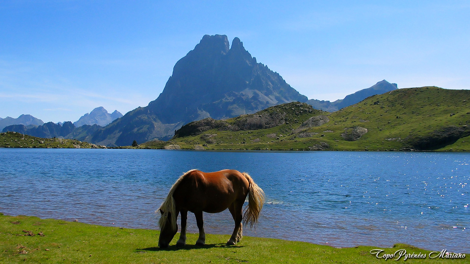 pic du midi d ossau avec lacs d ayous